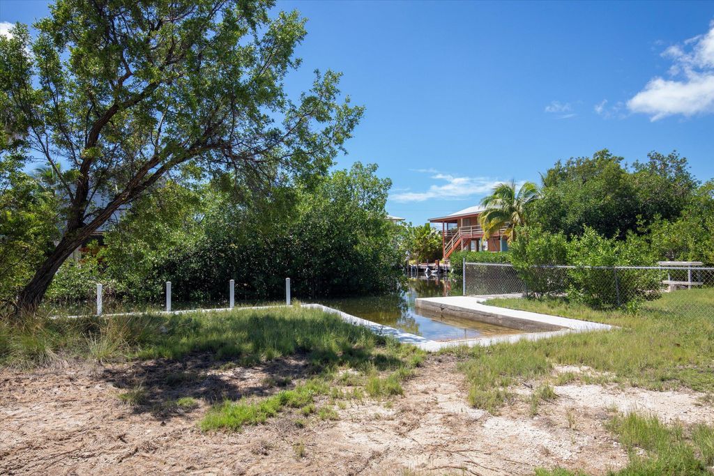27398 Jamaica Lane, Ramrod Key, FL 33042