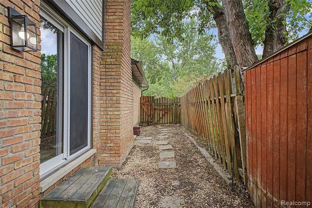 44150 S Umberland Circle, Canton, MI 48187