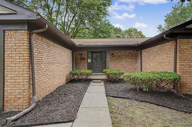 44150 S Umberland Circle, Canton, MI 48187
