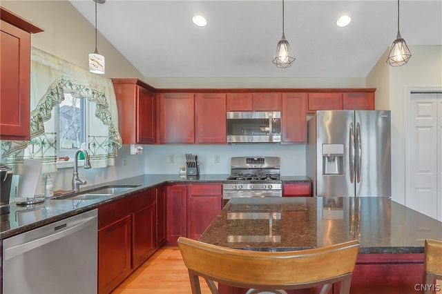 14 Laurens Way, Lysander, NY 13027