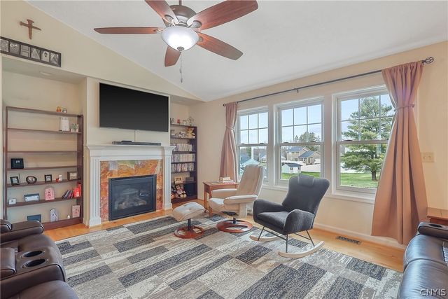 14 Laurens Way, Lysander, NY 13027