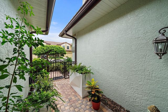 8406 MIRAMAR WAY 8406, Lakewood Ranch, FL 34202