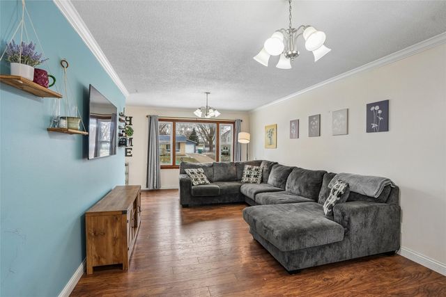 4901 Ash Drive, Pleasant Hill, IA 50327