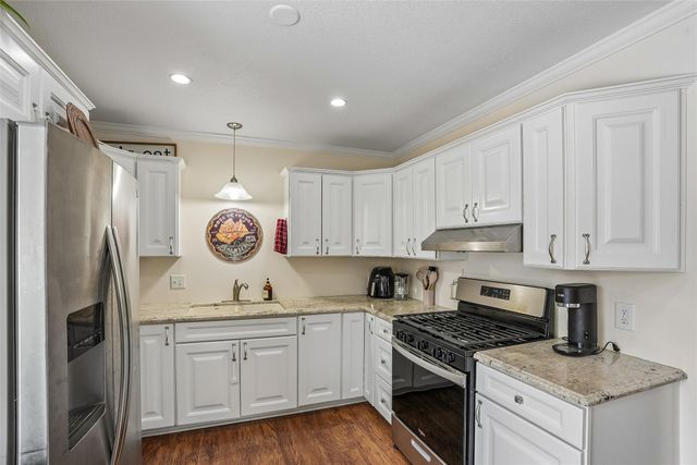 4901 Ash Drive, Pleasant Hill, IA 50327