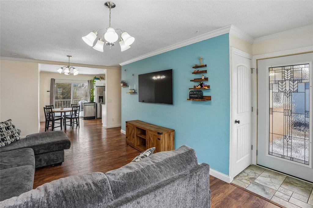 4901 Ash Drive, Pleasant Hill, IA 50327