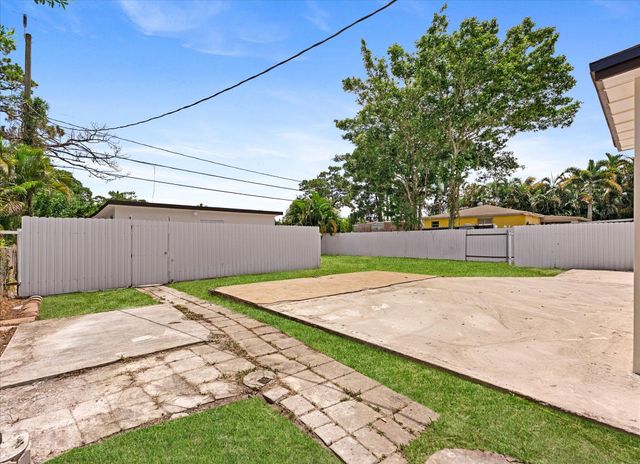 3856 Corrigan Court, Lake Worth Beach, FL 33461