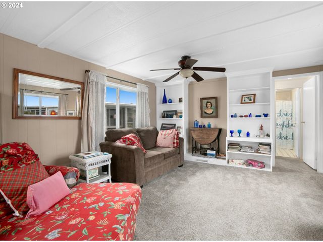 955 Ne MILL St, Waldport, OR 97394