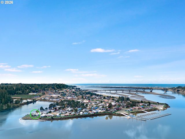 955 Ne MILL St, Waldport, OR 97394