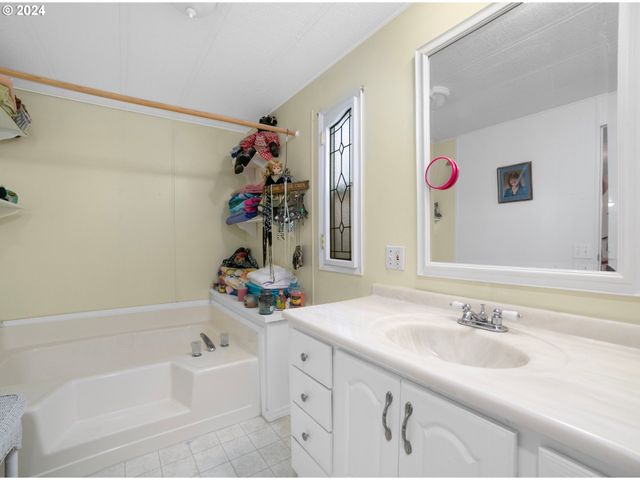 955 Ne MILL St, Waldport, OR 97394