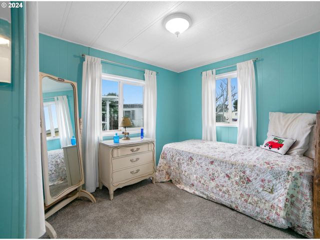 955 Ne MILL St, Waldport, OR 97394