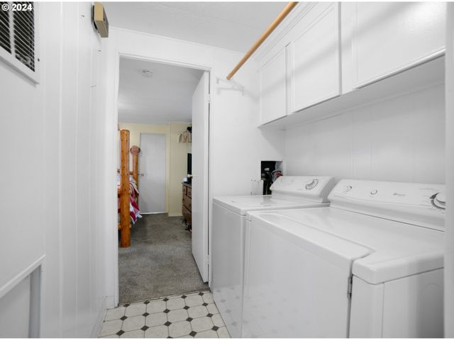 955 Ne MILL St, Waldport, OR 97394