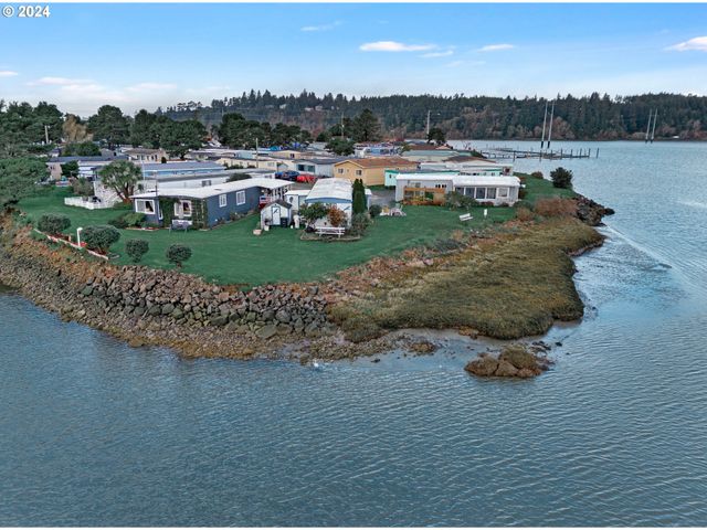 955 Ne MILL St, Waldport, OR 97394