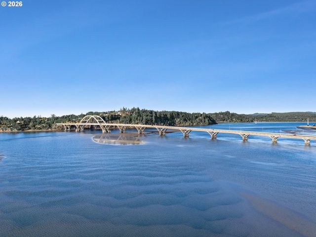 955 Ne MILL St, Waldport, OR 97394