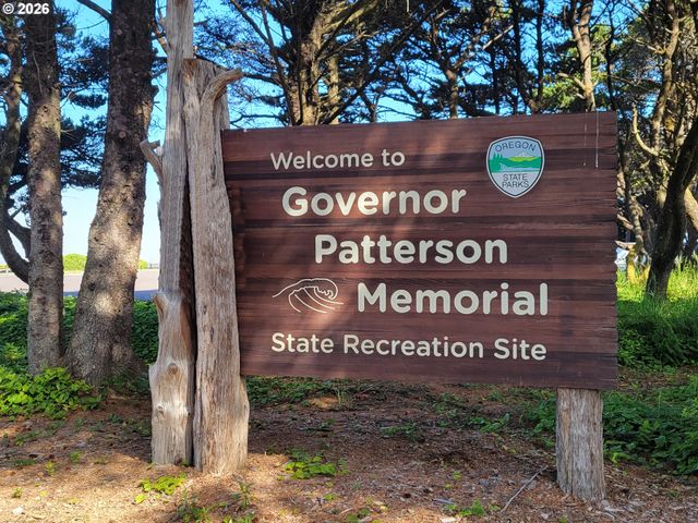 955 Ne MILL St, Waldport, OR 97394