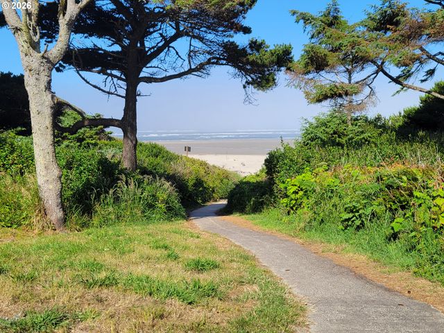 955 Ne MILL St, Waldport, OR 97394