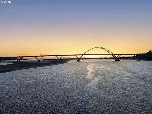 955 Ne MILL St, Waldport, OR 97394