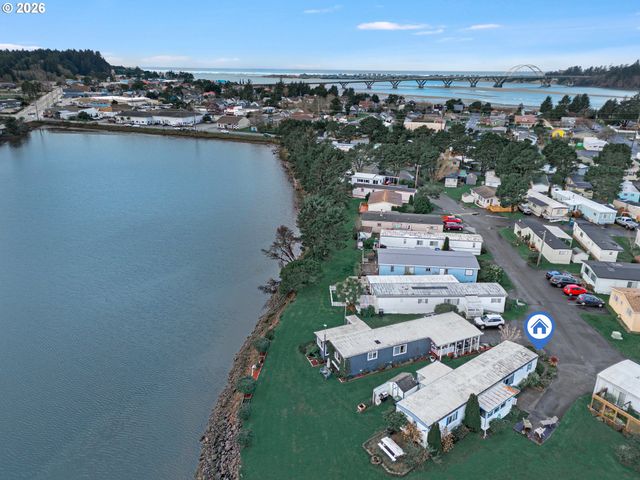 955 Ne MILL St, Waldport, OR 97394