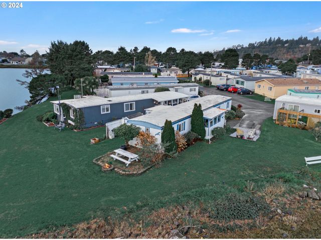 955 Ne MILL St, Waldport, OR 97394