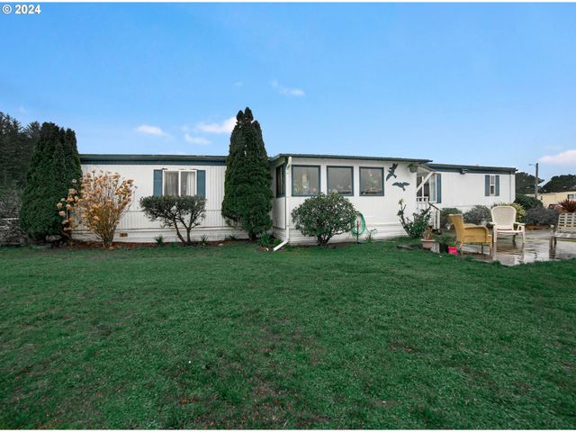 955 Ne MILL St, Waldport, OR 97394