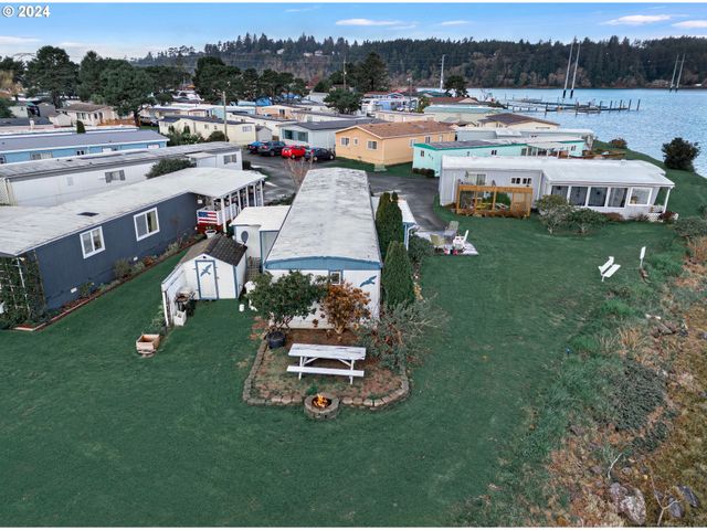 955 Ne MILL St, Waldport, OR 97394