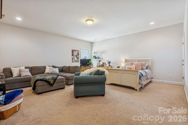 401 Hollyhock Drive, Matthews, NC 28104