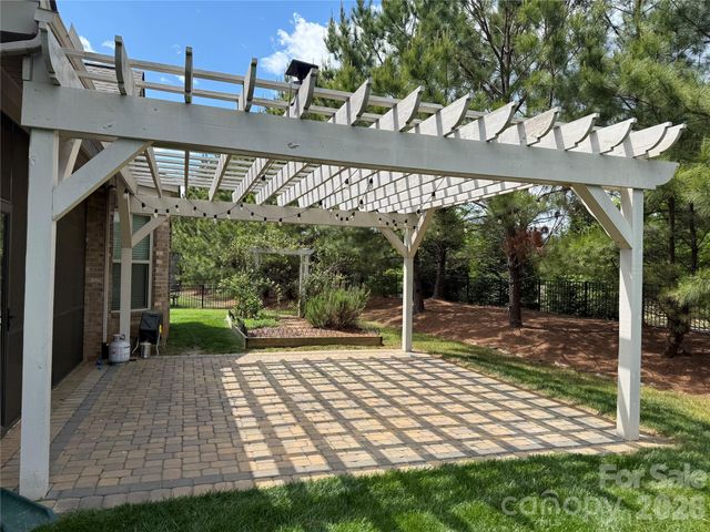 401 Hollyhock Drive, Matthews, NC 28104