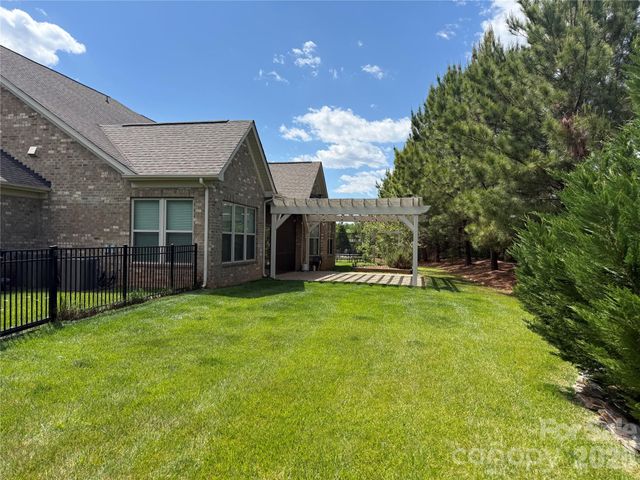 401 Hollyhock Drive, Matthews, NC 28104