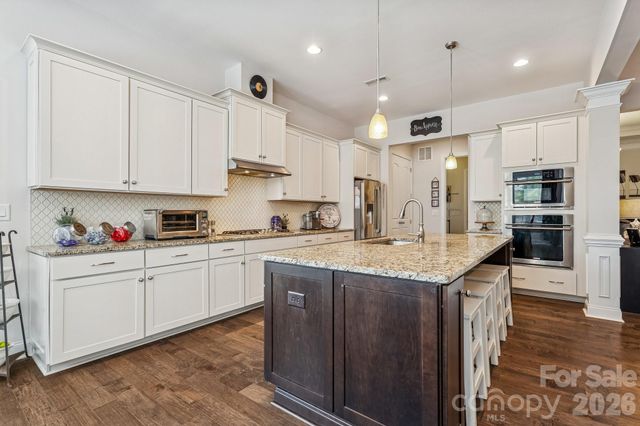 401 Hollyhock Drive, Matthews, NC 28104