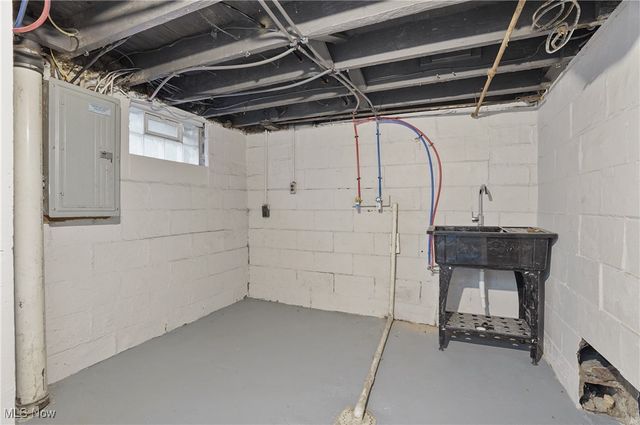 265 Charles Avenue NE, Warren, OH 44483