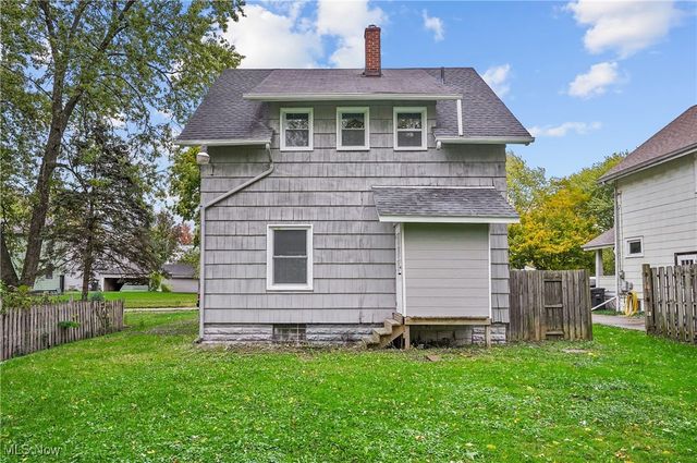 265 Charles Avenue NE, Warren, OH 44483