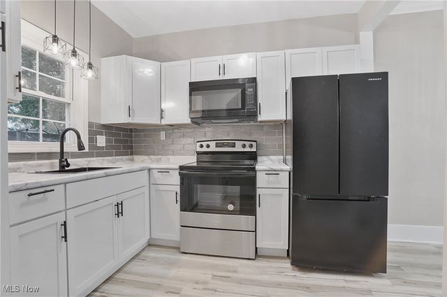 265 Charles Avenue NE, Warren, OH 44483