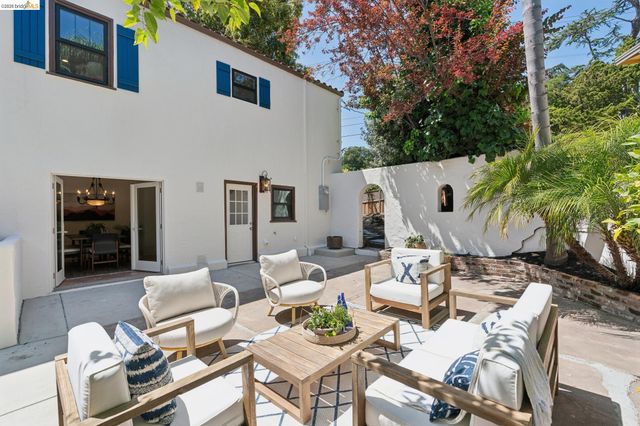 6000 Rockridge Blvd, Oakland, CA 94618