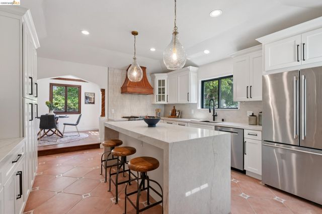 6000 Rockridge Blvd, Oakland, CA 94618