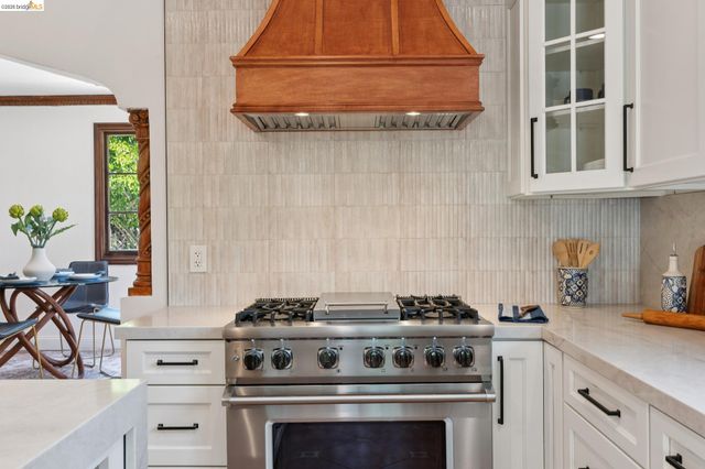 6000 Rockridge Blvd, Oakland, CA 94618