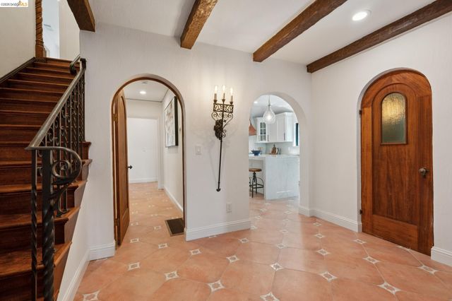 6000 Rockridge Blvd, Oakland, CA 94618