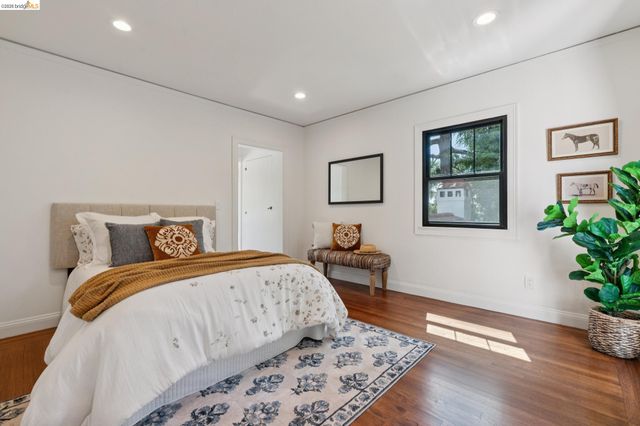6000 Rockridge Blvd, Oakland, CA 94618