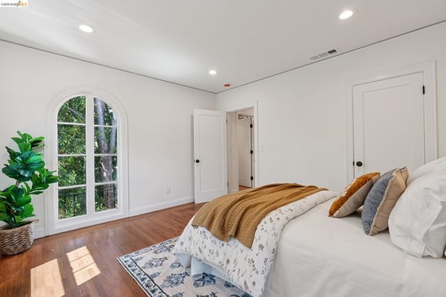 6000 Rockridge Blvd, Oakland, CA 94618