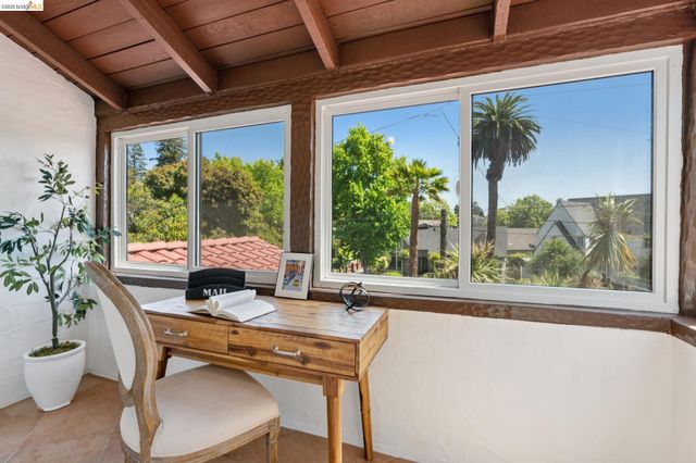 6000 Rockridge Blvd, Oakland, CA 94618