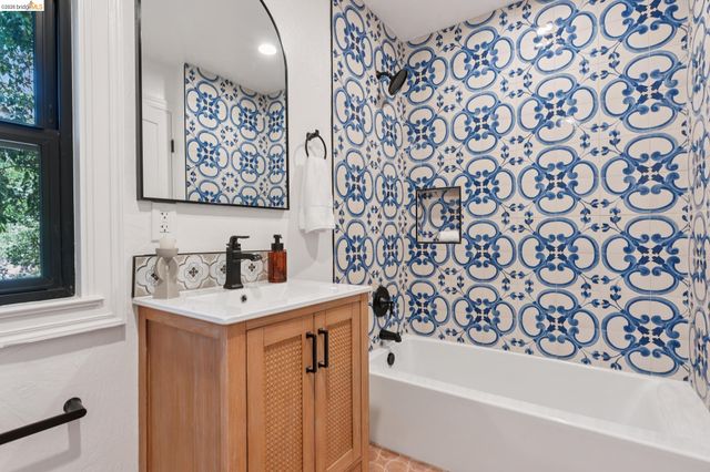 6000 Rockridge Blvd, Oakland, CA 94618