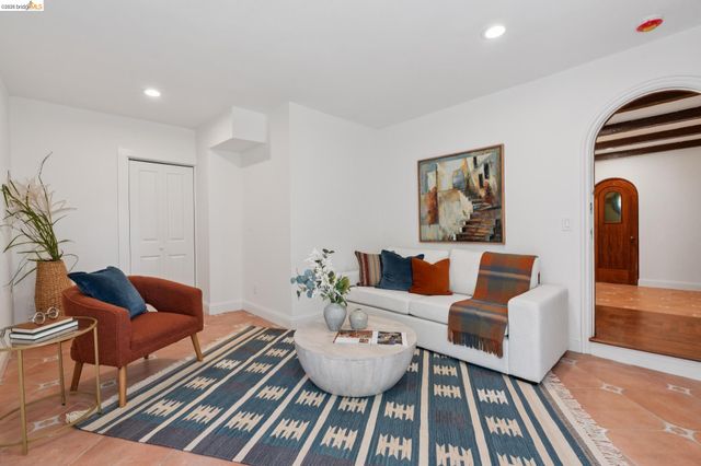 6000 Rockridge Blvd, Oakland, CA 94618