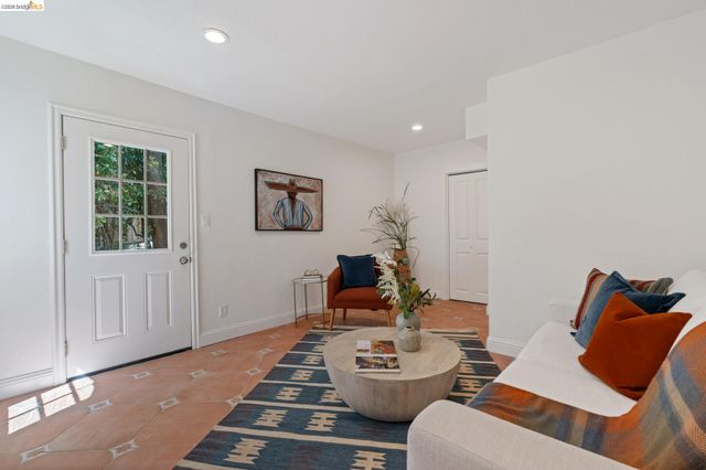6000 Rockridge Blvd, Oakland, CA 94618