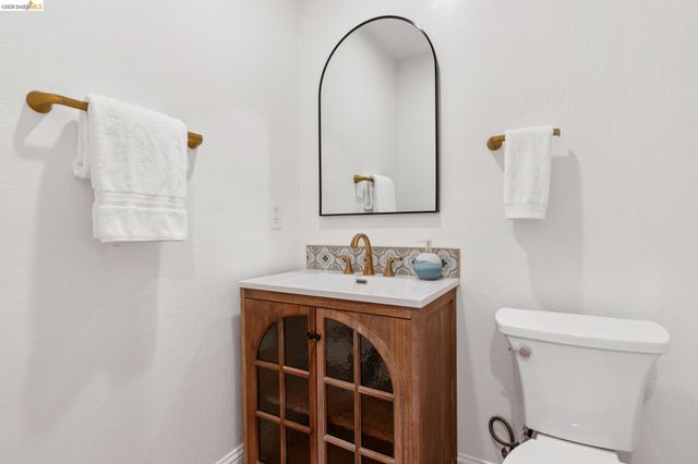 6000 Rockridge Blvd, Oakland, CA 94618