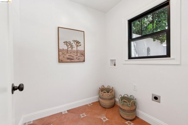 6000 Rockridge Blvd, Oakland, CA 94618