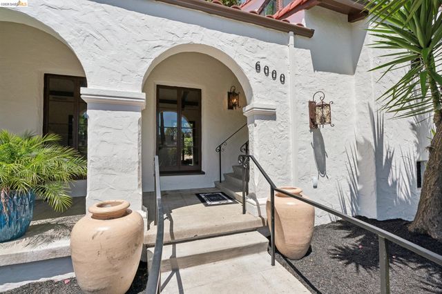 6000 Rockridge Blvd, Oakland, CA 94618