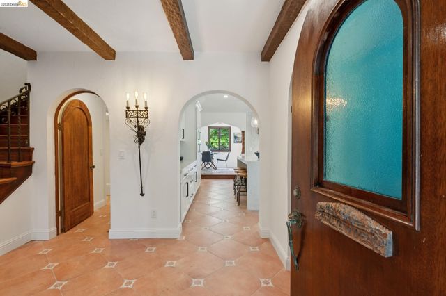 6000 Rockridge Blvd, Oakland, CA 94618