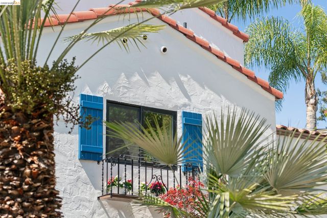 6000 Rockridge Blvd, Oakland, CA 94618
