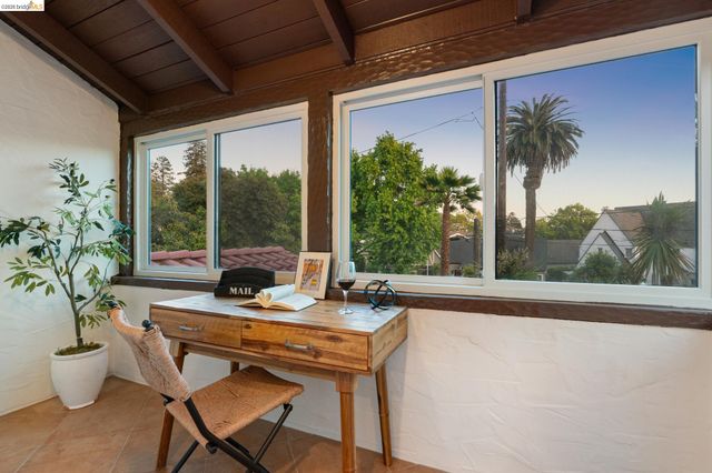 6000 Rockridge Blvd, Oakland, CA 94618