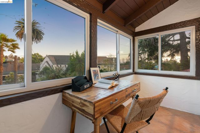 6000 Rockridge Blvd, Oakland, CA 94618