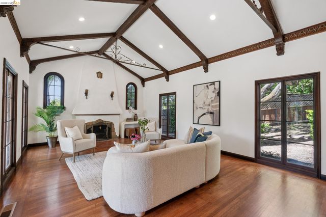 6000 Rockridge Blvd, Oakland, CA 94618