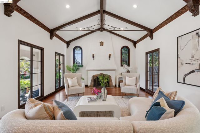 6000 Rockridge Blvd, Oakland, CA 94618